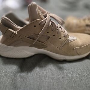 Tan Nike Hurraches
